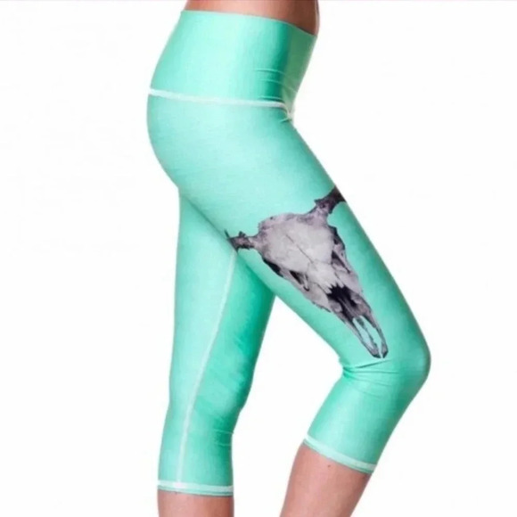 Teeki Women’s Green Cropped Skull Leggings Size Large - Picture 1 of 6